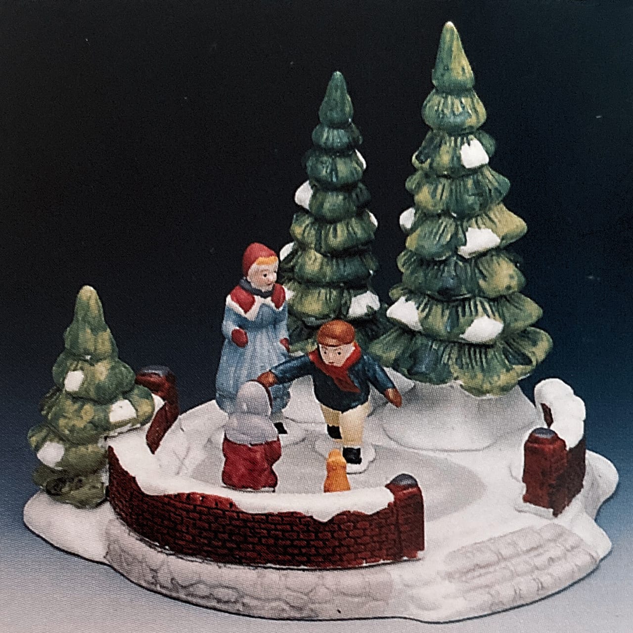 lemax-skating-pond-tang-patinoire-miniature-village-de-no-l image 1