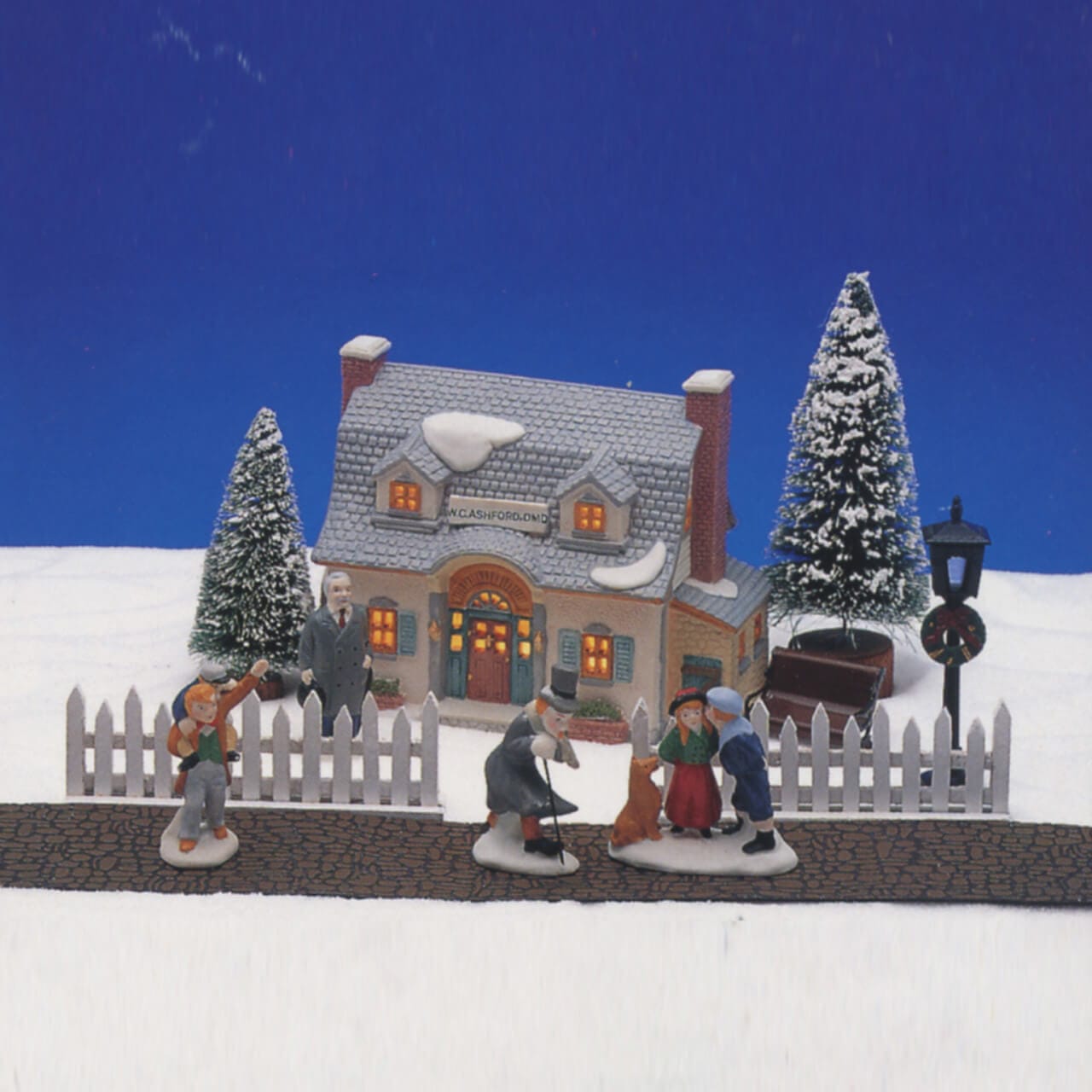 lemax-13pc-lighted-village-set-set-13-pi-ces-village-lumineux image 1