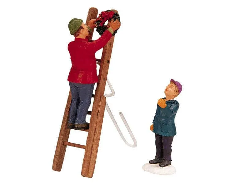 lemax-hanging-the-wreath-figurine-village-de-no-l image 1