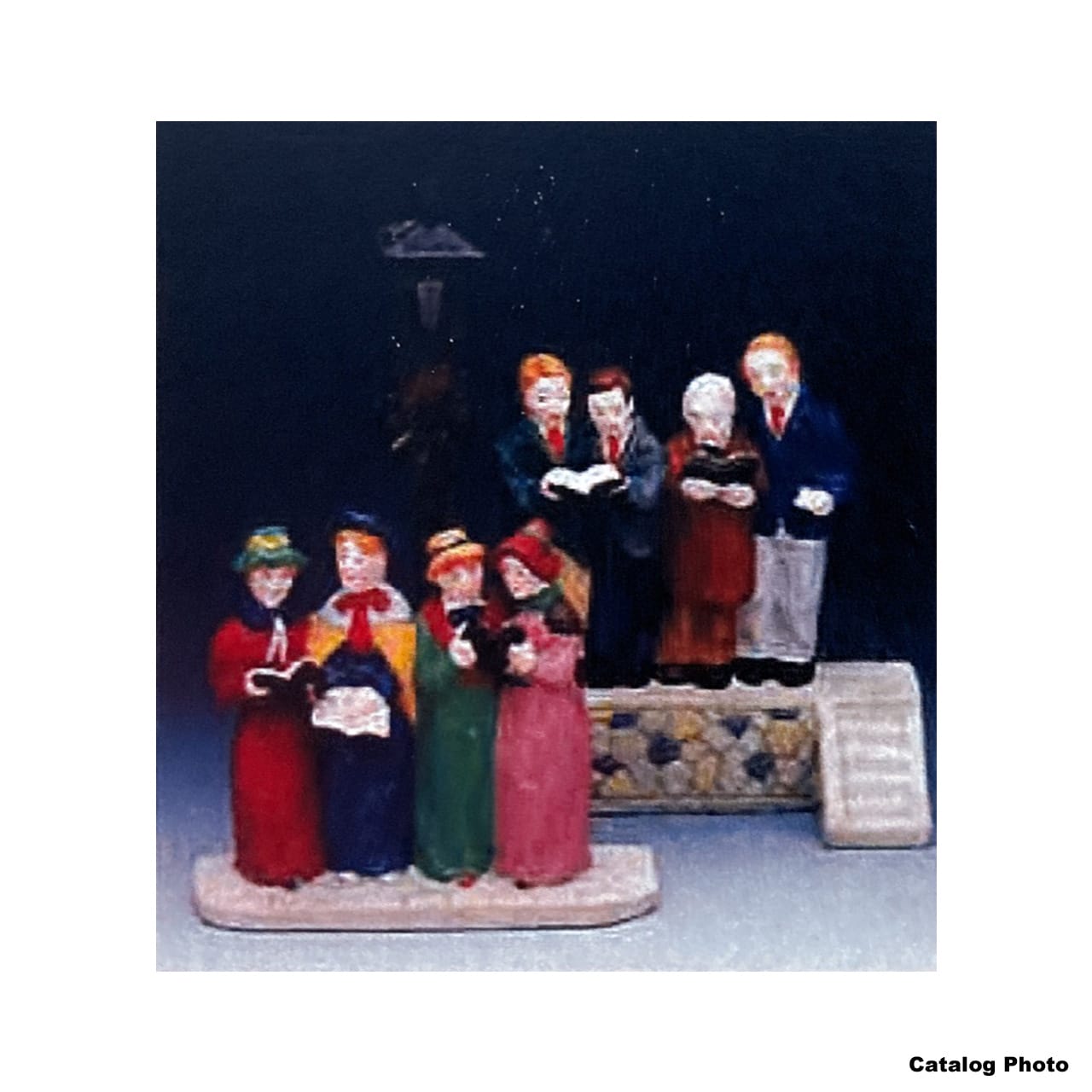 lemax-caroling-on-the-common-figurine-village-miniature-de-no-l image 1