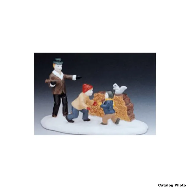 lemax-winter-preparation-figurine-village-de-no-l image 1