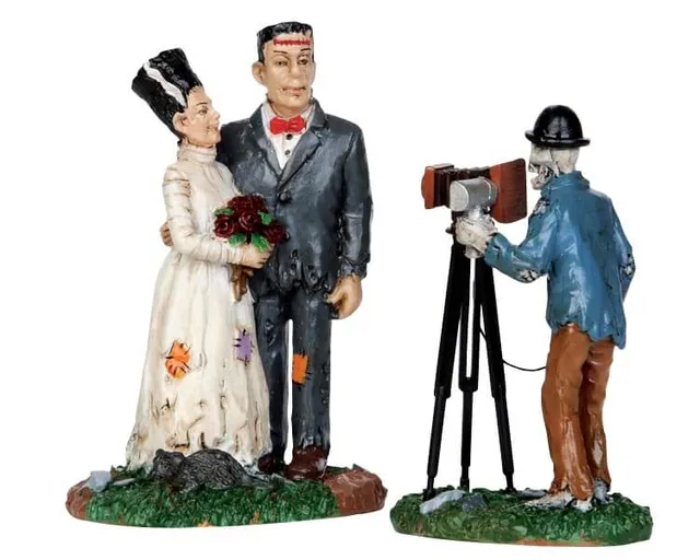 lemax-wedding-photo-figurine-miniature-spooky-town image 1