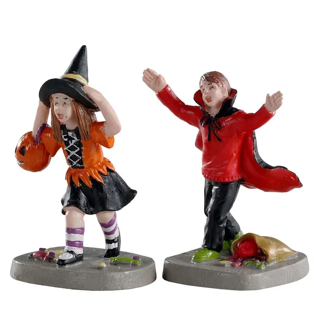 lemax-terrified-trick-or-treaters-figurine-village-spooky-town image 1
