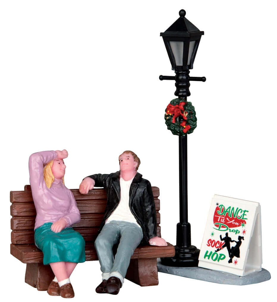 lemax-after-the-sock-hop-set-of-2-figurines-miniatures-r-tro image 1