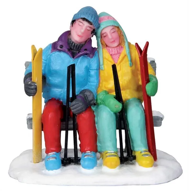 lemax-tired-skiers-figurines-skieurs-miniatures image 1