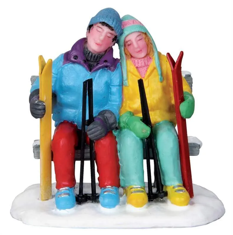 lemax-tired-skiers-figurines-skieurs-miniatures image 1