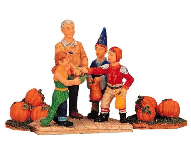 lemax-help-yourself-d-cor-miniature-spooky-town image 1
