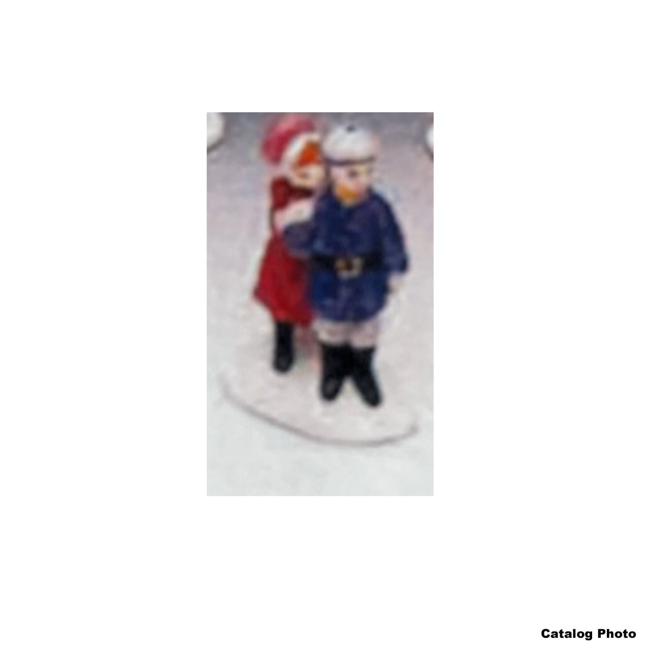 lemax-peck-on-the-cheek-figurine-couple-amoureux-village image 1