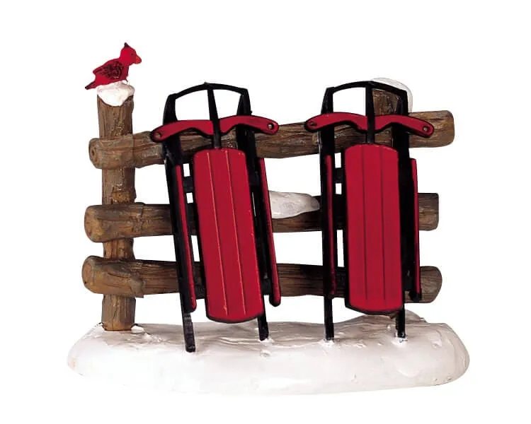 lemax-sleds-at-rest-accessoire-luges-miniatures-pour-village-de-no-l image 1