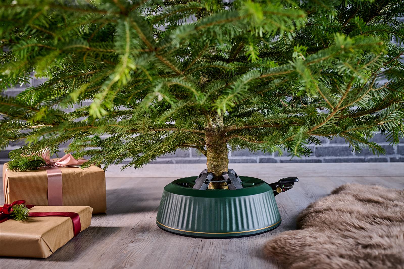 krinner-x-240-pied-de-sapin-de-no-l-2-4-m-festif image 3