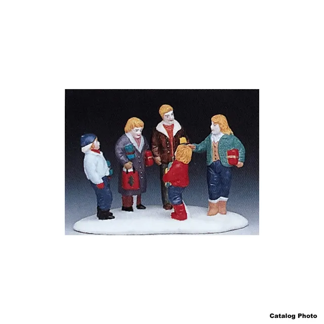 lemax-gift-shopping-family-figurines-famille-shopping-de-no-l image 1