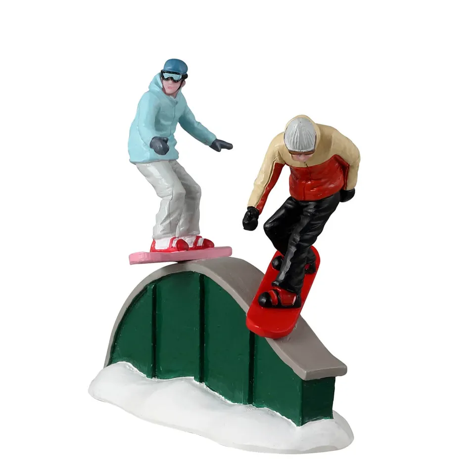 lemax-boarding-fun-figurines-duo-snowboard-village-de-no-l image 1