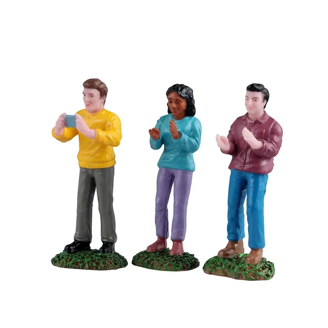 lemax-music-festival-fans-figurines-fans-de-festival-miniatures image 1
