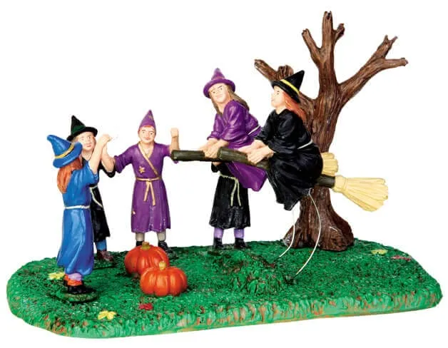 lemax-broom-race-figurine-course-de-balais-spooky-town image 1