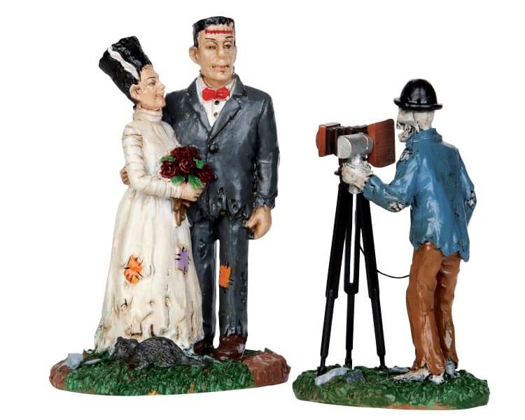 lemax-wedding-photo-figurine-miniature-spooky-town image 1