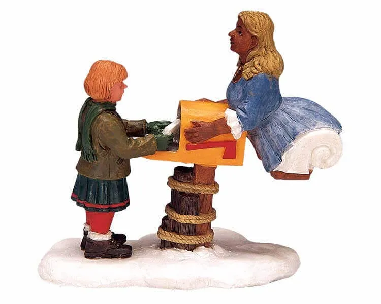 lemax-get-the-mail-figurine-sc-ne-courrier-village-de-no-l image 1