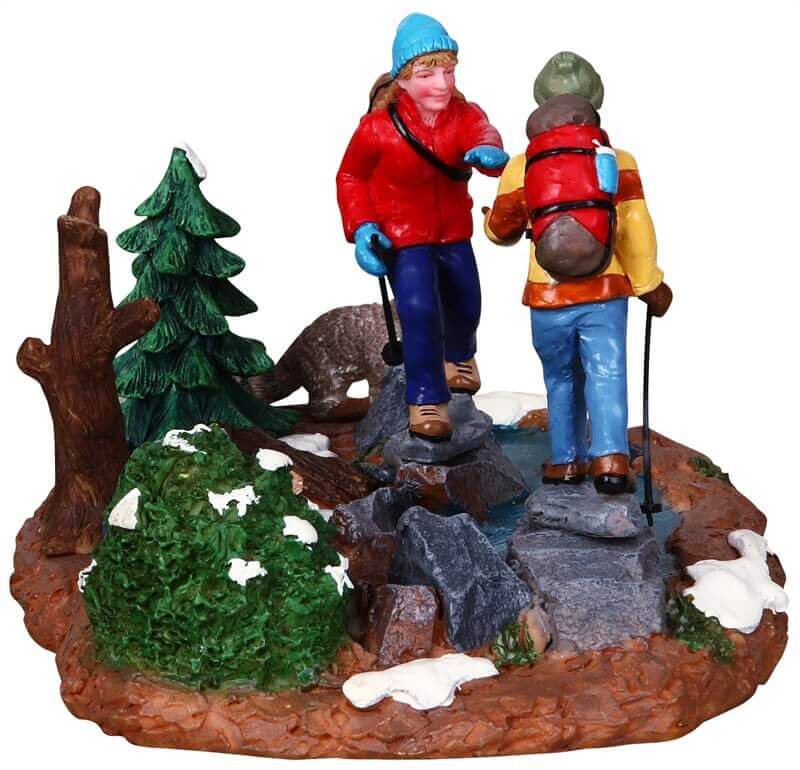 lemax-woodland-trekking-figurine-randonneurs-en-for-t-miniature image 2