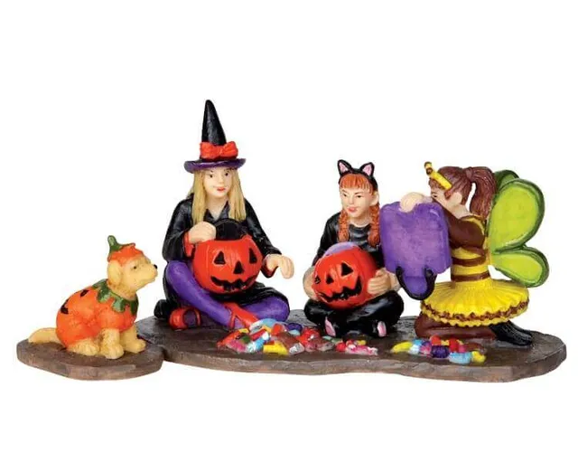 lemax-dividing-the-loot-figurine-spooky-town image 1