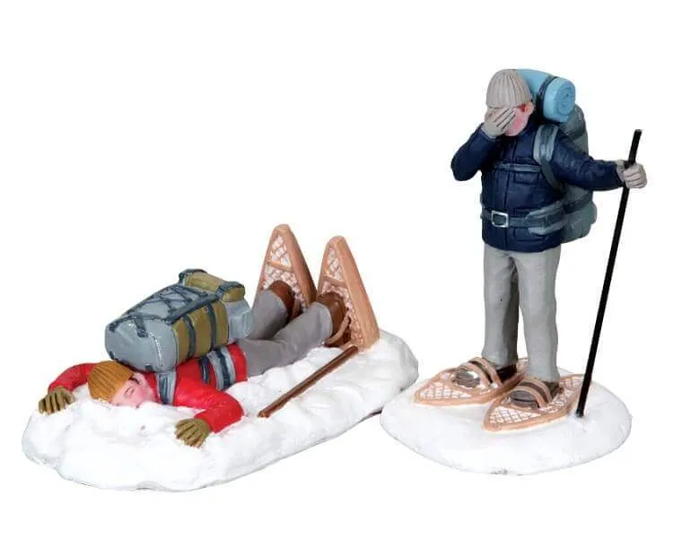 lemax-snowshoe-stumble-figurine-miniature-raquettes-neige image 1
