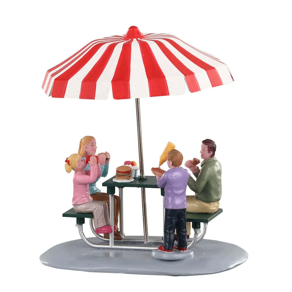 lemax-lunch-at-the-park-figurine-famille-pique-nique-village image 1