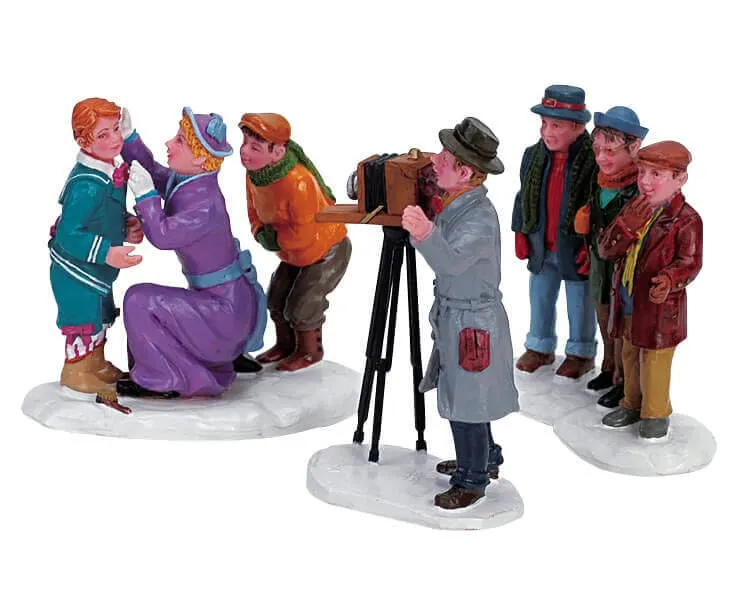 lemax-picture-day-figurine-village-miniature image 1