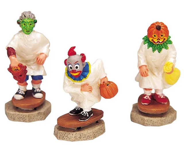 lemax-three-kids-on-skateboards-figurines-spooky-town image 1