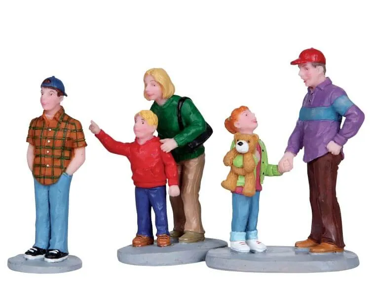 lemax-waiting-to-get-on-a-ride-figurine-village-de-no-l image 1