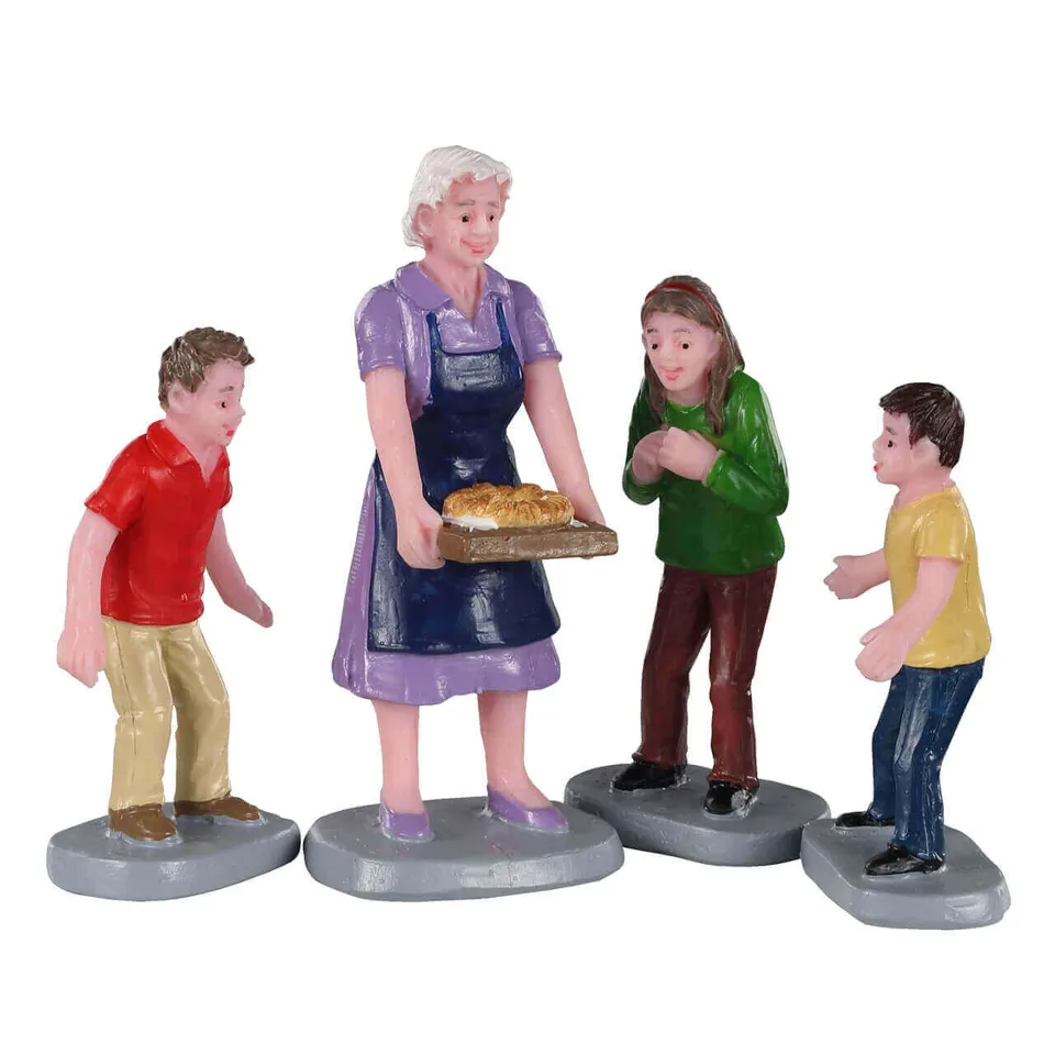 lemax-family-tradition-figurine-famille-tarte image 1