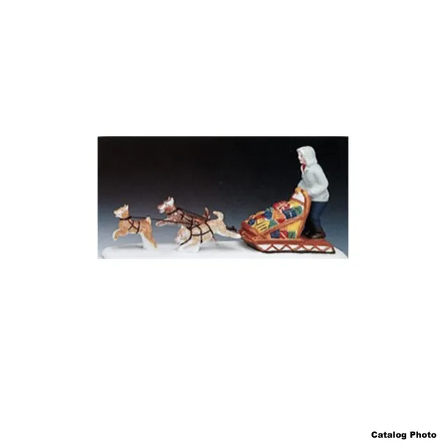 lemax-sledding-with-hounds-personnages-luge-et-chiens-miniature image 1