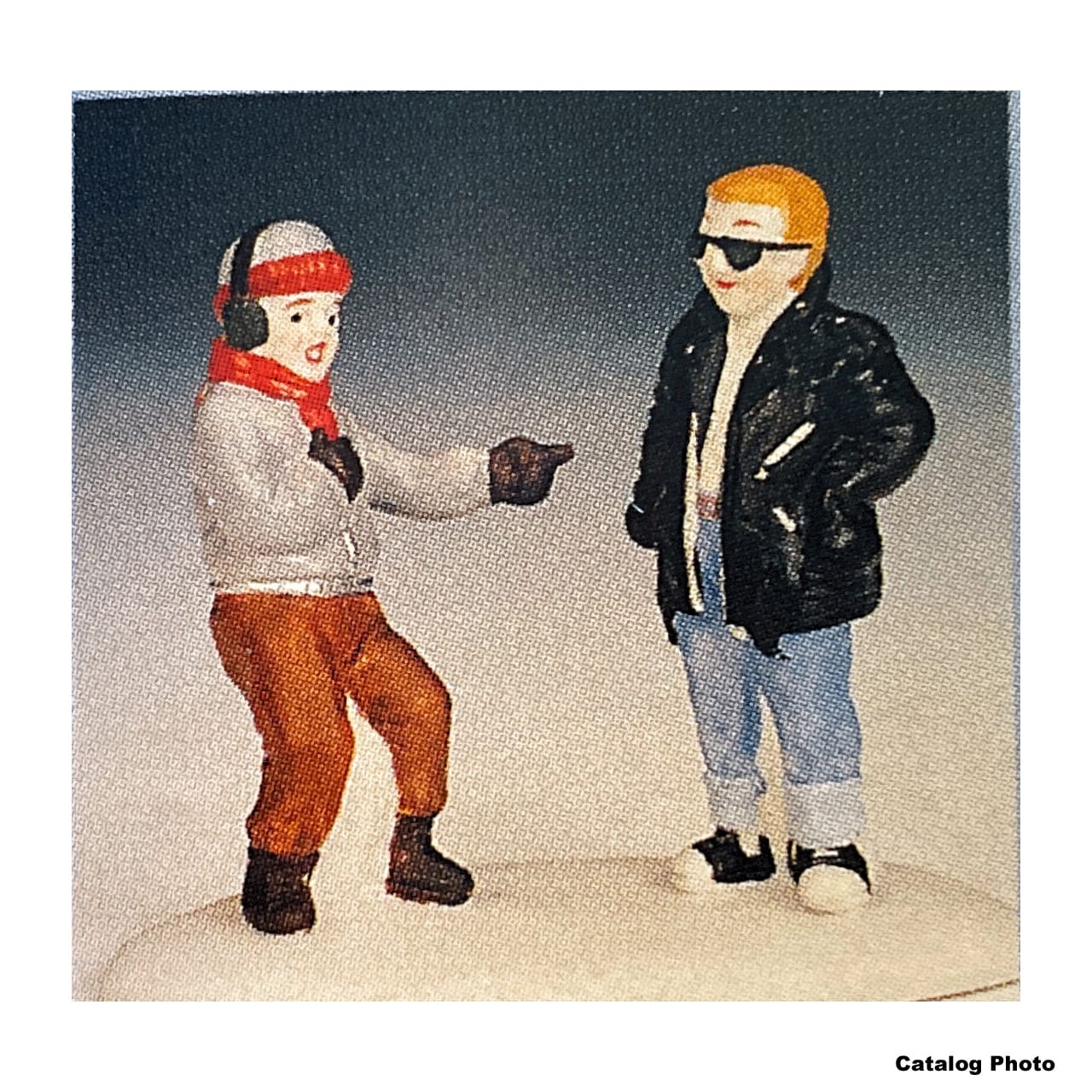 lemax-too-cool-to-be-cold-figurine-village-miniature-hiver image 1