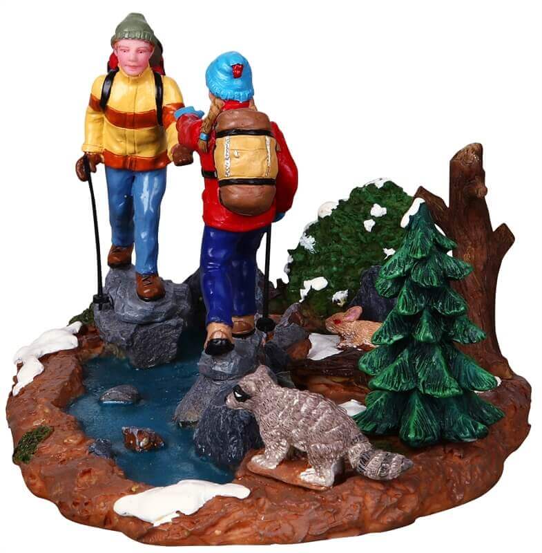 lemax-woodland-trekking-figurine-randonneurs-en-for-t-miniature image 3