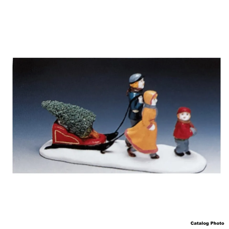 lemax-family-pulling-tree-figurine-famille-tirant-le-sapin image 1