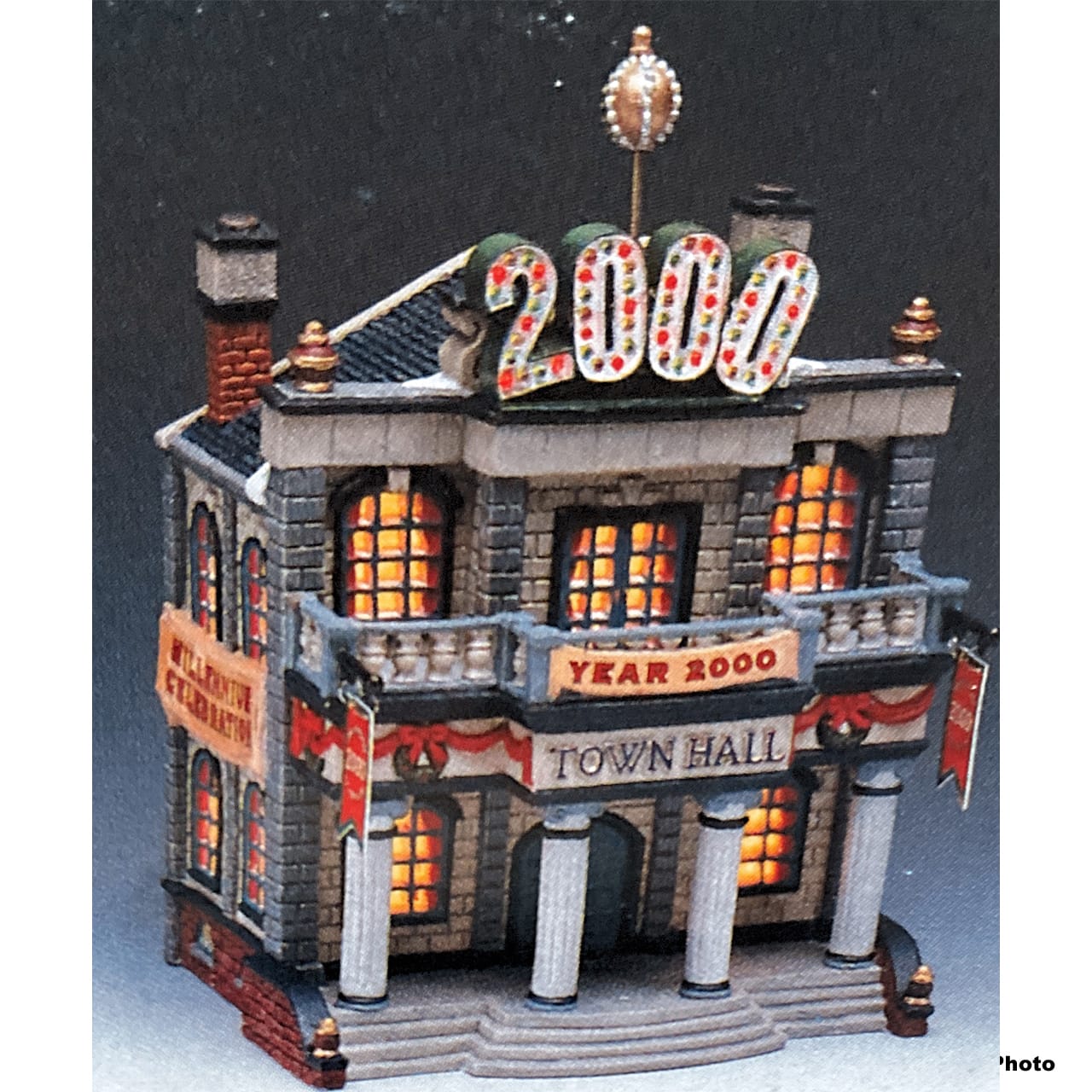 lemax-millennium-town-hall-avec-enseigne-lumineuse-b-timent-miniature-lumineux image 2