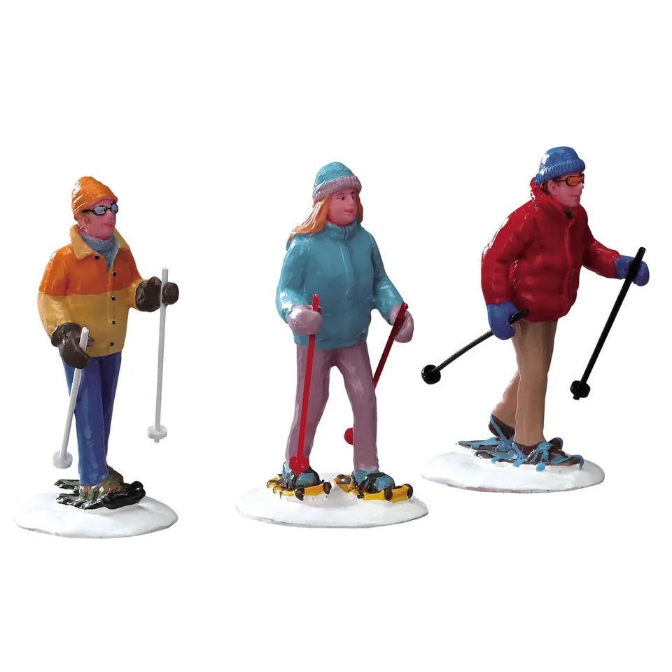 lemax-snowshoe-walkers-set-of-3-figurines-randonneurs-raquettes-vail-village image 1