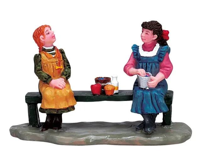 lemax-girl-talk-figurine-miniature-village-de-no-l image 1