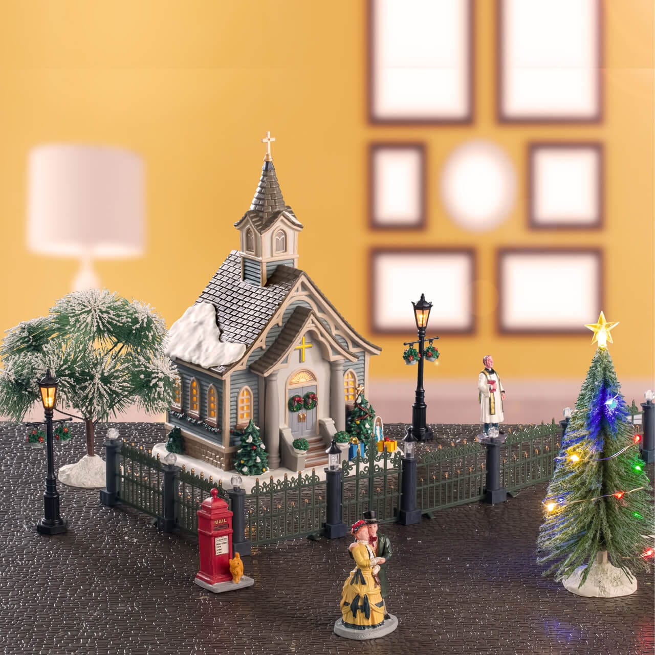 lemax-small-town-church-set-glise-de-caddington-village-neigeuse image 1