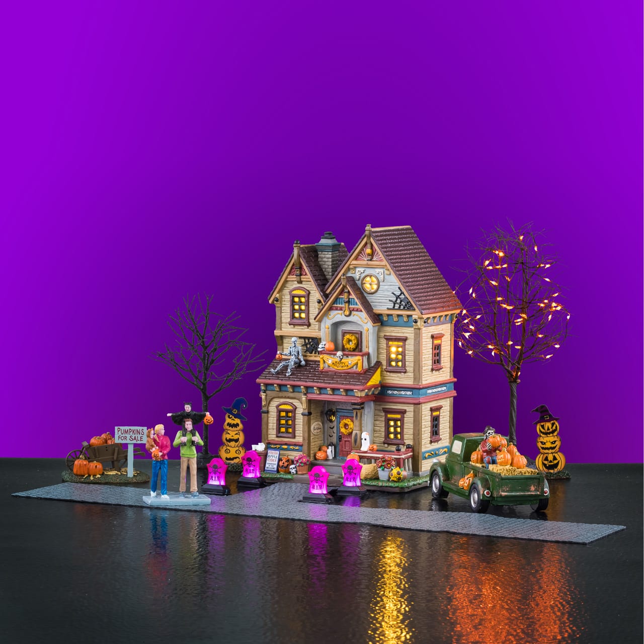 lemax-halloween-at-the-wilsons-set-maison-hant-e-spooky-town image 4