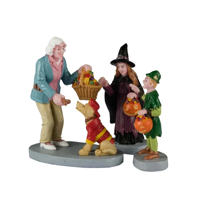 lemax-everyone-gets-a-treat-figurines-halloween-spooky-town image 1