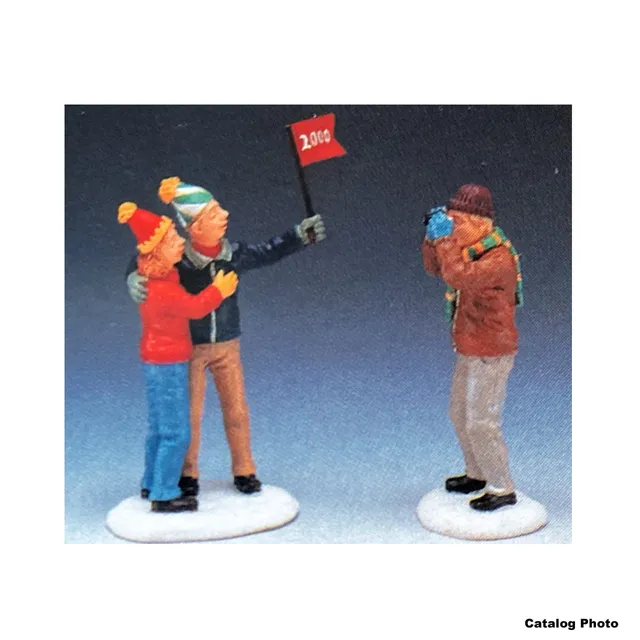 lemax-preserving-the-moment-set-de-2-figurines-village-de-no-l image 1