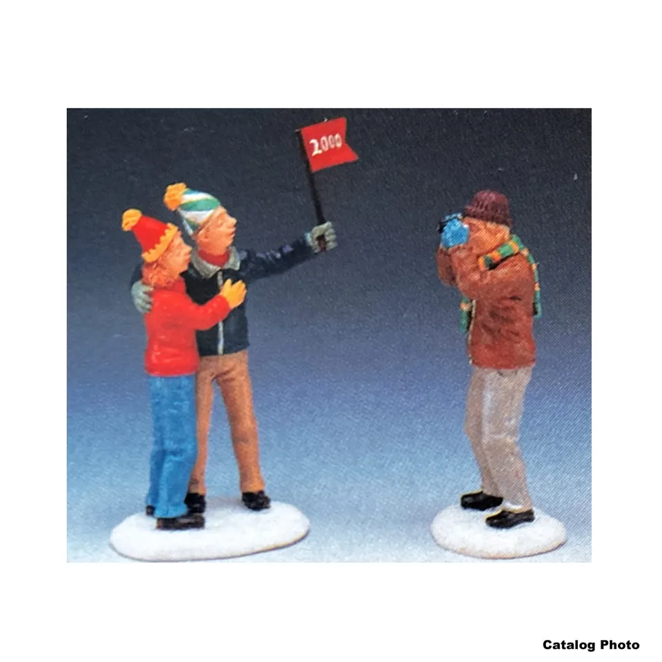 lemax-preserving-the-moment-set-de-2-figurines-village-de-no-l image 1