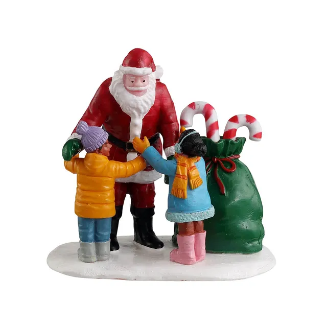 lemax-santa-gets-a-hug-figurine-p-re-no-l-et-enfants-village-miniature image 1