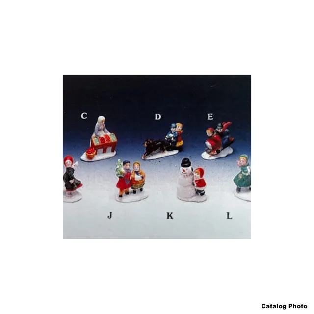 lemax-skating-kids-with-dog-figurine-enfants-patinage-village-de-no-l image 1
